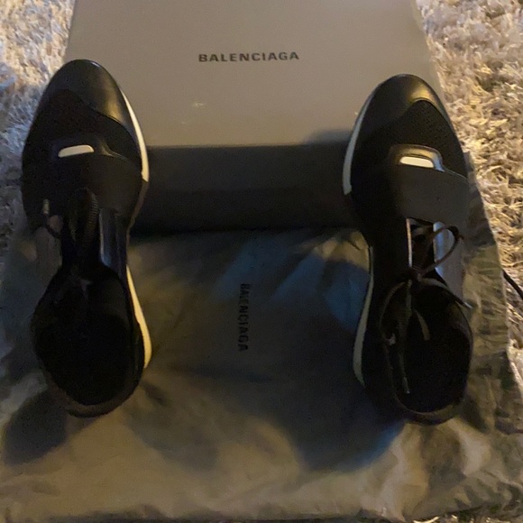 Like New Balenciaga Runner Sneaker - Picture 6 of 14